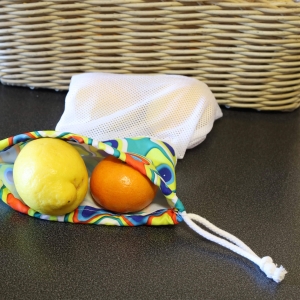 Small drawstring fruit bag in mesh and polyester print