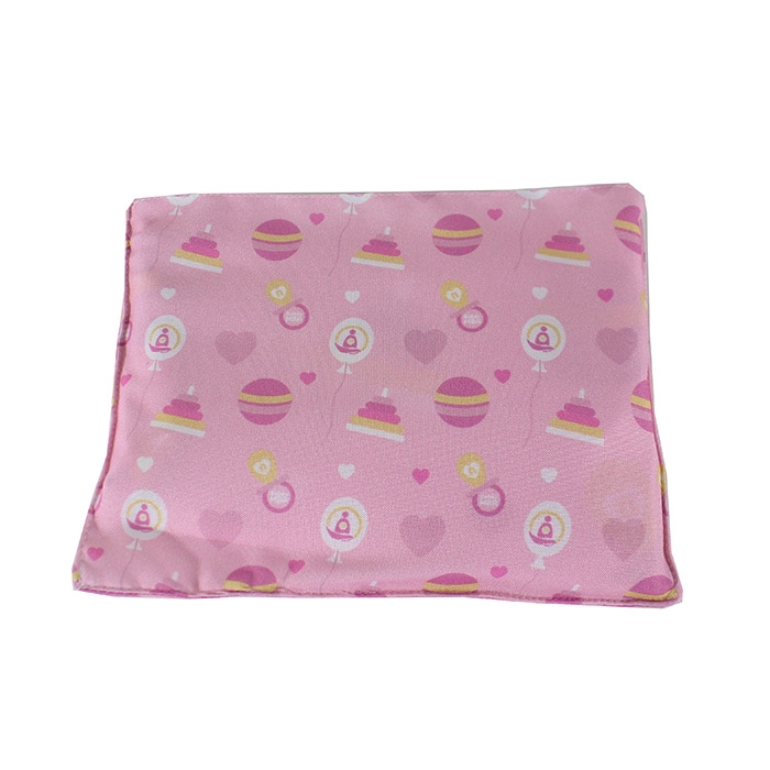 Changing diapers in polyester minimat, waterproof, full prin